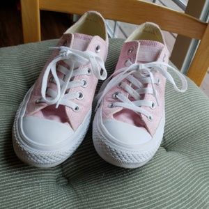 Pink size 7 converse make an offer!!!